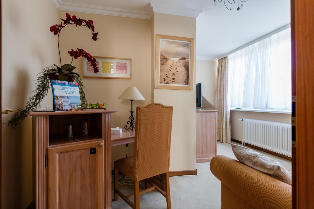 Hotel Landhaus Haffkrug Scharbeutz Extérieur photo